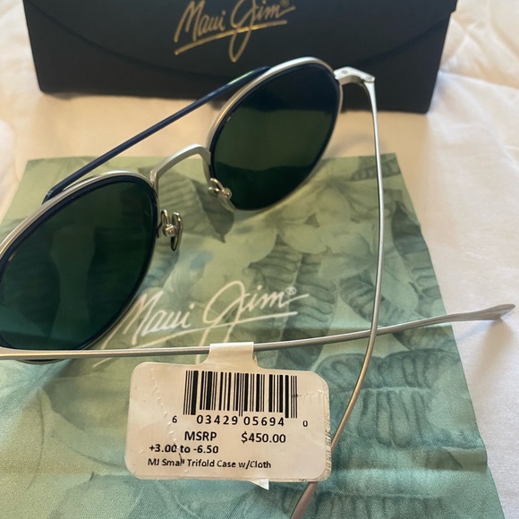 BOWLINE
Polarized Fashion Sunglasses - Picture 3 of 8